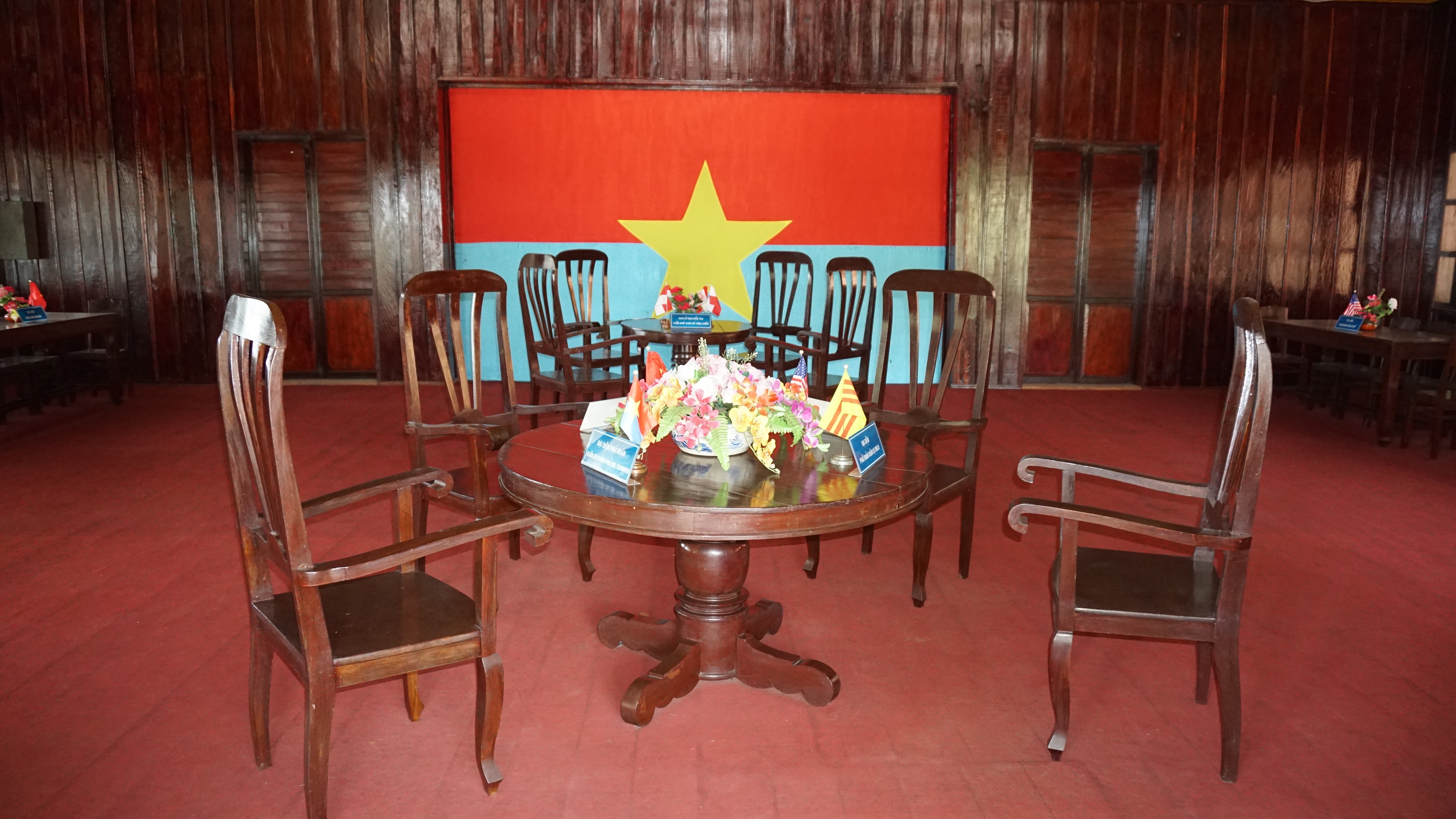 Khai mạc triển lãm ảnh "Tà Thiết - Dấu ấn lịch sử"
